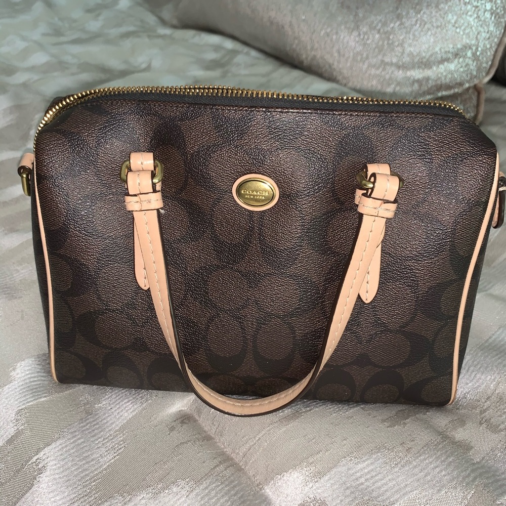 Coach purse can be worn as a crossbody